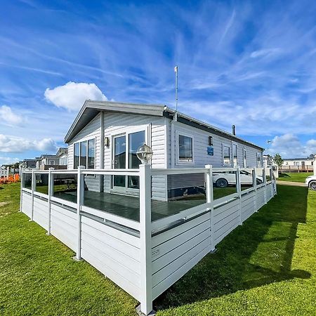 Stunning 6 Berth Lodge With Full Sea Views In Suffolk Ref 68007Cr 로웨스터프 외부 사진