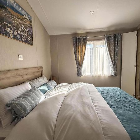 Stunning 6 Berth Lodge With Full Sea Views In Suffolk Ref 68007Cr 로웨스터프 외부 사진