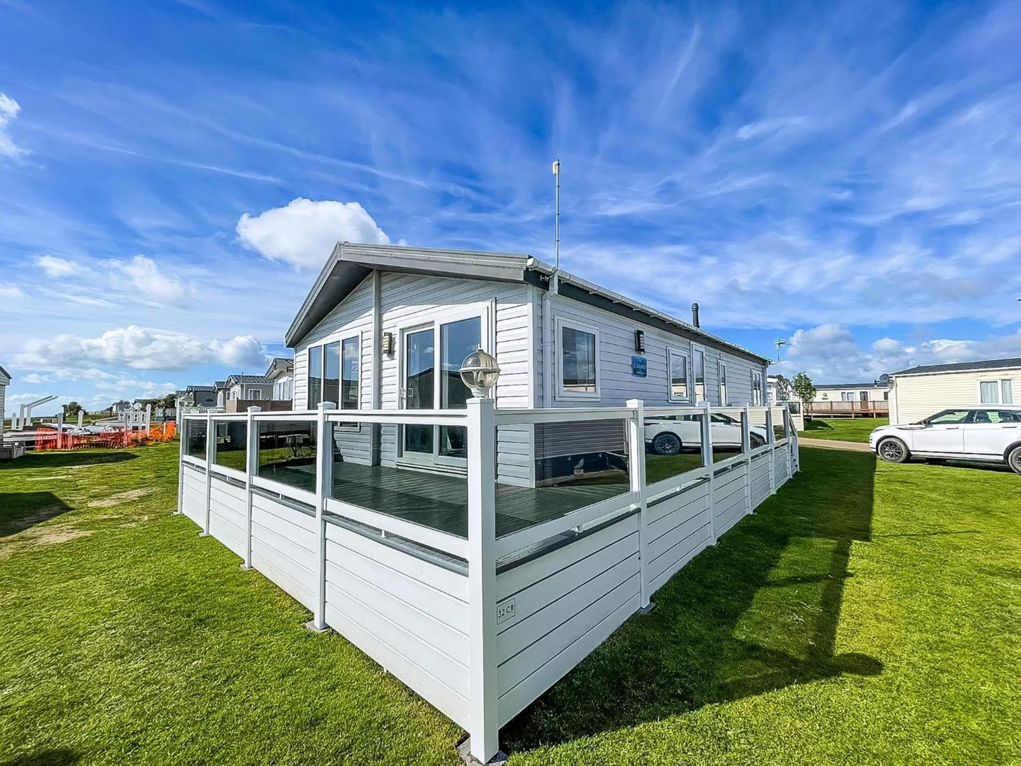 Stunning 6 Berth Lodge With Full Sea Views In Suffolk Ref 68007Cr 로웨스터프 외부 사진