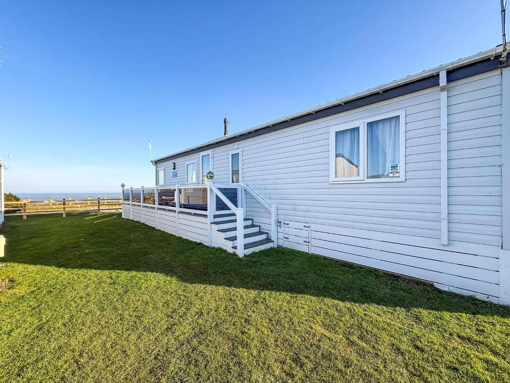 Stunning 6 Berth Lodge With Full Sea Views In Suffolk Ref 68007Cr 로웨스터프 외부 사진