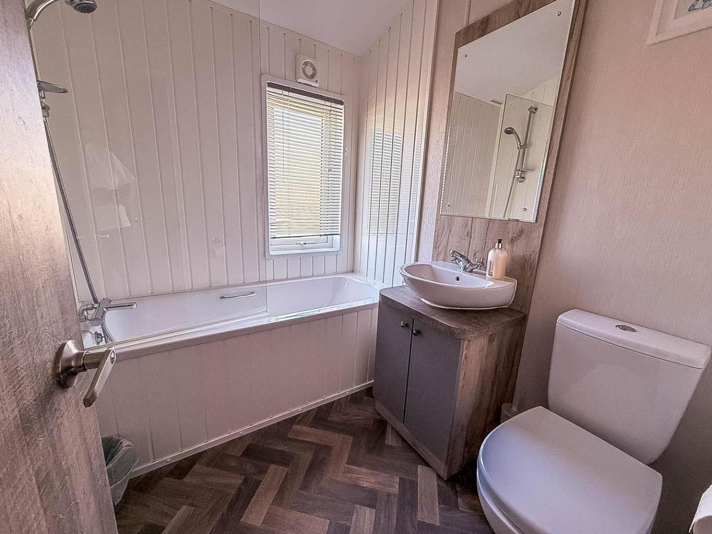 Stunning 6 Berth Lodge With Full Sea Views In Suffolk Ref 68007Cr 로웨스터프 외부 사진