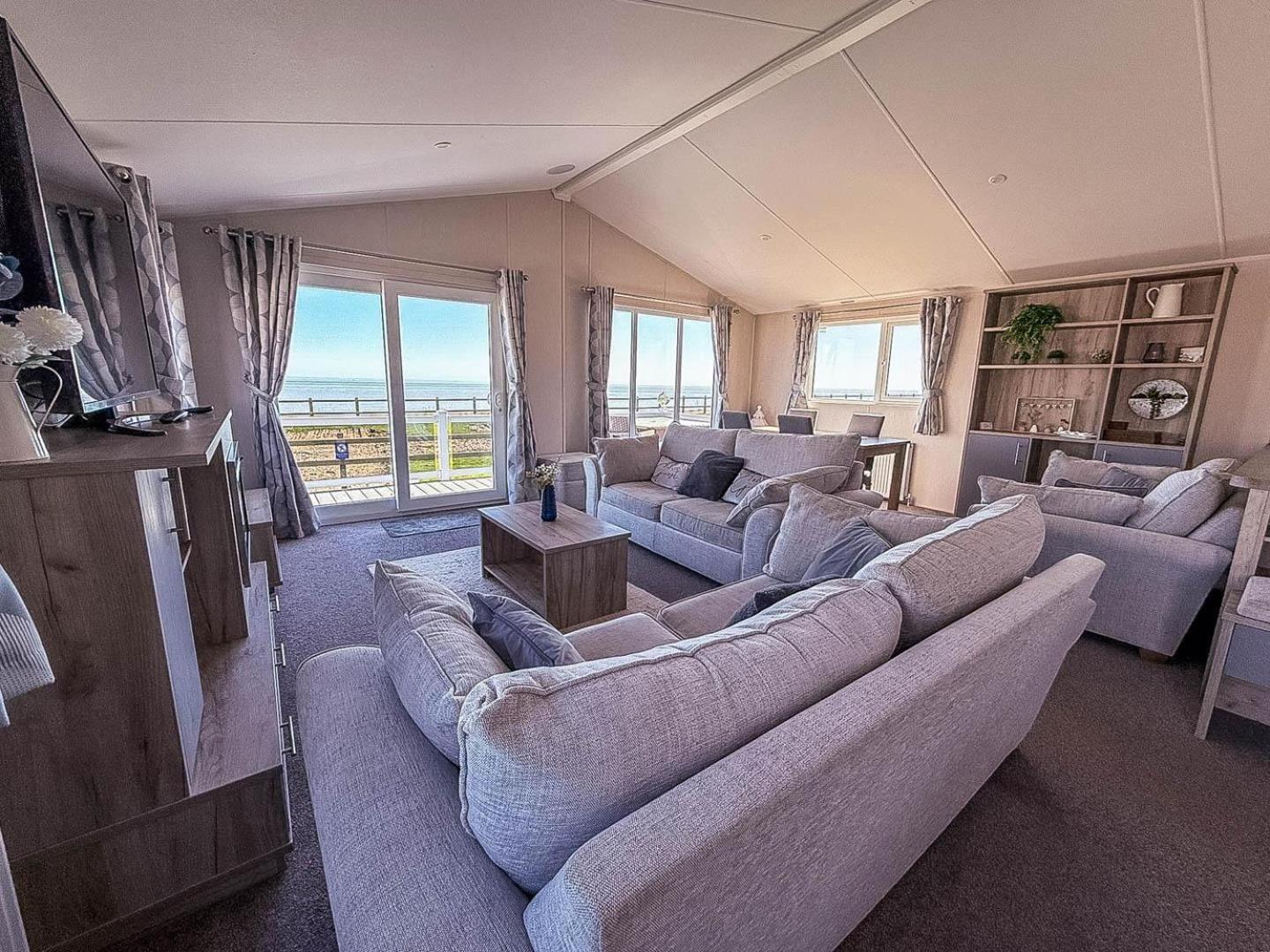Stunning 6 Berth Lodge With Full Sea Views In Suffolk Ref 68007Cr 로웨스터프 외부 사진